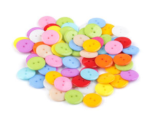 Nasturi din plastic cu 2 găuri în culori asortate (Mărimea 28 / 18mm) pentru cusut, lucru manual și decorațiuni creative (cu mici defecte estetice)