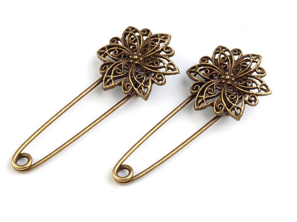 Broșă tip ac de siguranță cu floare filigranată, alamă vintage (25x55 mm) - Accesoriu floral elegant pentru jachete, rochii și pălării