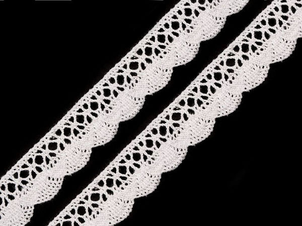 Dantelă pe ciocănele din bumbac premium, albă - Bordură florală elegantă de 22 mm pentru cusut și lucru manual