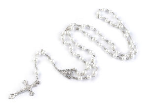 Colier tip rozariu clasic cu mărgele și crucifix metalic