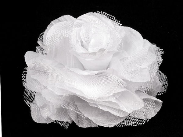 Broșă și agrafă de păr elegantă în formă de trandafir pufos (9 cm) - Accesoriu floral versatil