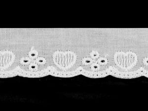 Dantelă din bumbac tip broderie anglaise premium, albă - Dantelă Madeira de 40 mm cu inimi brodate, pentru cusut și lucru manual