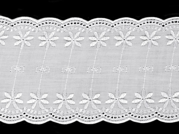 Bordură de dantelă albă din poliester, broderie spartă Madeira - 11 cm