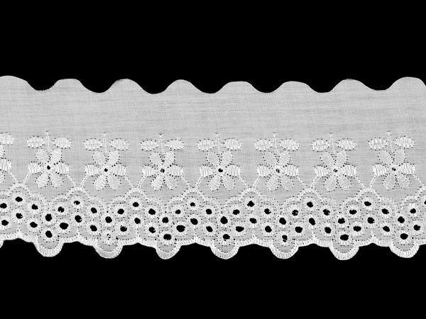 Dantelă albă tip bordură Broderie Anglaise Madeira - Panglică brodată din poliester, 80 mm