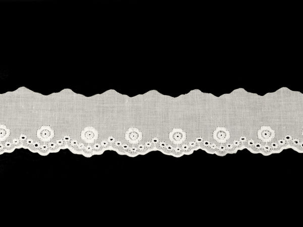 Bordură de dantelă din bumbac premium Broderie Anglaise Madeira (40mm) - Alb-unt