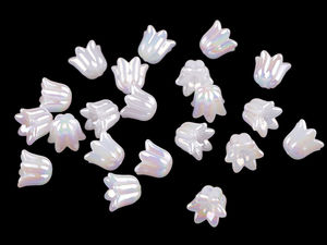 Mărgele tip clopoțel floare alb perlat AB - mărgele ușoare din plastic, 12x14 mm, pentru realizarea de îngerași, bijuterii și accesorii de galanterie sau proiecte DIY