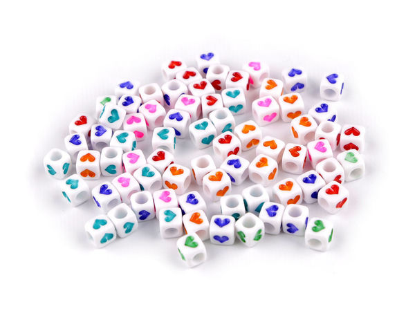 Mărgele acrilice mate tip cub cu inimioare pentru brățări ale prieteniei - Mix colorat 6 mm, Pachet 10 g