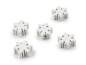 Mărgele albe din lemn lăcuit în formă de fulg de zăpadă (20 mm) - Accesorii plate și ușoare pentru decorațiuni de Crăciun și iarnă