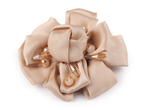 Broșă elegantă în formă de floare din satin cu strasuri și mărgele strălucitoare - Ac floral textil lucrat manual, 7 cm, pentru articole vestimentare și accesorii