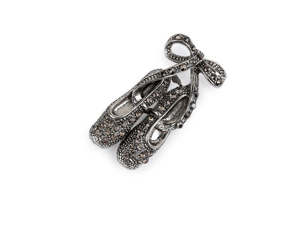 Broșă metalică cu ștrasuri fațetate - Mască elegantă și poante de balet