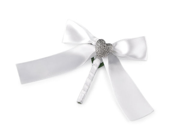 Broșă în formă de inimă lucrată manual - Ac de rever elegant din lemn, material textil și pene