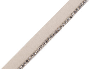 Paspual elegant cu strasuri (10 mm) - Bandă de bordare din piele întoarsă crem deschis pentru haine de seară și proiecte creative