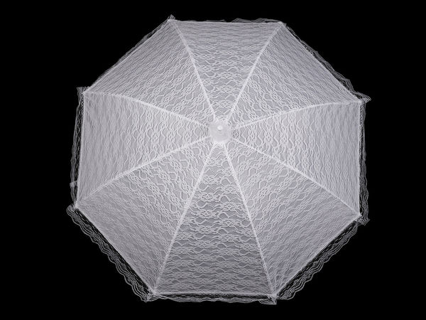 Umbrelă elegantă de mireasă din dantelă albă, cu deschidere automată și finisaj cu volănașe