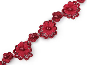 Dantelă ghipură 3D cu flori și perle - Bandă florală cu lățime de 30 mm