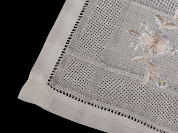 Șervet de masă elegant cu broderie florală (30x45 cm) - Suport de masă premium ajurat