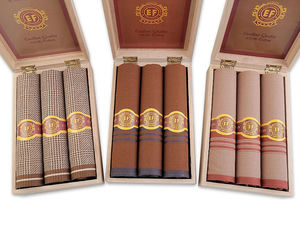 Set cadou elegant de batiste din bumbac pentru bărbați, fabricate în Cehia - 3 bucăți în cutie premium din lemn