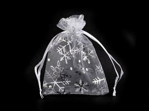 Săculeți cadou din organza cu fulgi de nea, alb și argintiu (9x12 cm) - Punguțe de Crăciun cu șnur de saten