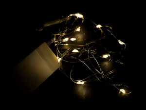 Ghirlandă luminoasă LED flexibilă pe baterii - 20 micro-LED-uri alb cald, modelabilă, pentru decorațiuni interioare (baterii incluse)