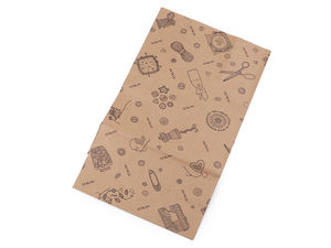 Pungă premium din hârtie kraft pentru cadouri și retail, cu motive de galanterie și croitorie (Maro natur) - 15x28 cm