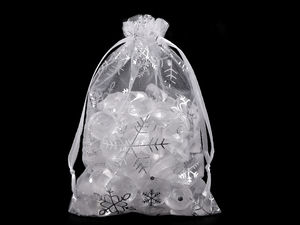 Săculeț cadou din organza cu imprimeu cu fulgi de nea și șnur din satin, 10x15 cm