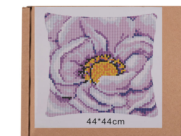 Set creativ de broderie faţă de pernă în punct de cruce – Model flori roz-violet