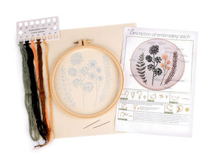 Set premium de broderie botanică - Motiv pre-imprimat cu flori și ierburi de câmp, include gherghef, ace și ațe mouline