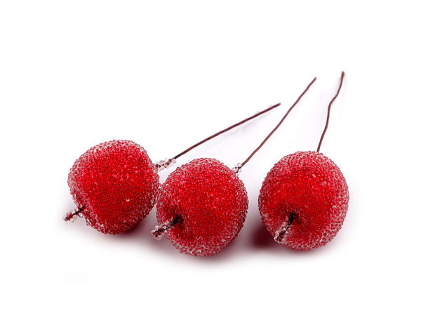 Mere artificiale roșii brumate pe tije din sârmă pentru coronițe și aranjamente festive