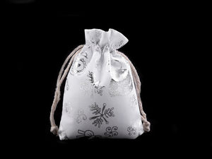 Săculeț cadou premium de Crăciun, din bumbac și in alb, cu imprimeu metalizat și șnur, 9x11 cm