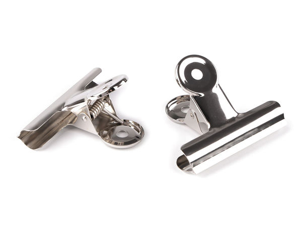 Clemă metalică premium cu arc și orificiu de agățare (7,5 cm) - Finisaj nichelat