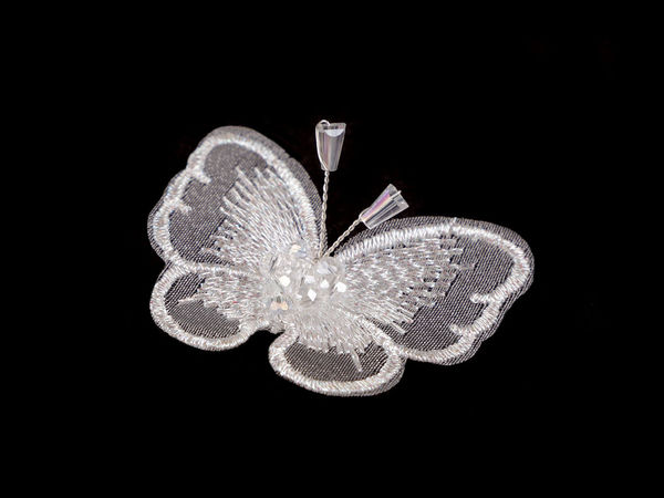 Aplicație decorativă fluture cu mărgele, alb ivoire - Motiv elegant din mărgele de sticlă pentru cusut sau lipit