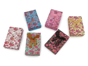 Cutie cadou premium pentru bijuterii, cu fundă din panglică (5x8 cm) - Modele florale asortate
