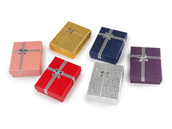 Cutie cadou premium din carton pentru bijuterii cu fundă 3D metalizată (7x9 cm) - Casetă de prezentare ideală pentru călătorii