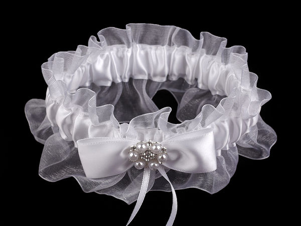 Jartieră de mireasă elegantă din satin alb și organza, cu fundă decorată cu perle și cristale