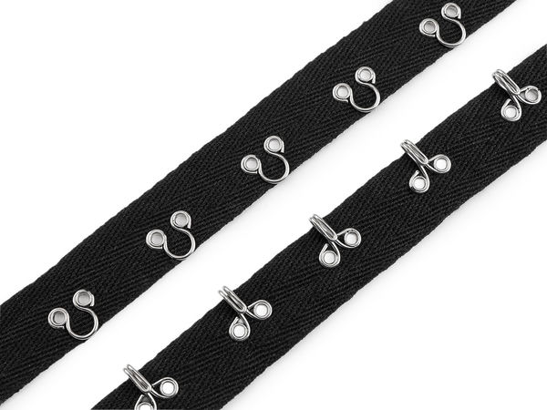 Bandă premium cu moși și babe pe panglică de bumbac de 20 mm - Negru