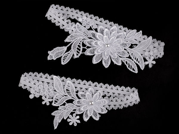 Set elegant de jartiere de mireasă din dantelă florală albă - Jartieră de păstrat și jartieră de aruncat premium cu aplicații florale