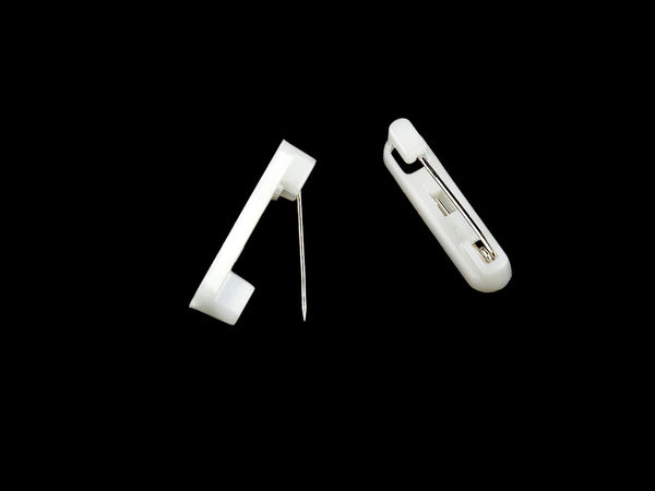 Baze din plastic alb pentru broșe - Ace de prindere prin lipire 5x22 mm pentru lucru manual, bijuterii și ecusoane